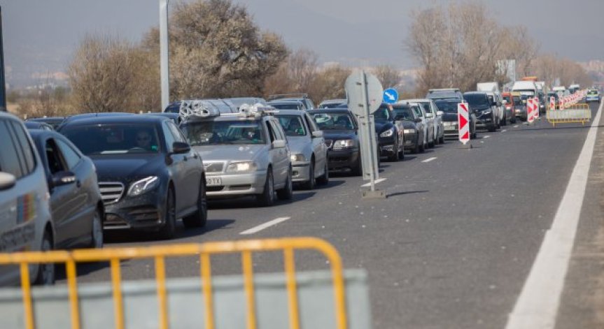 Километрична тапа от автомобили на АМ 