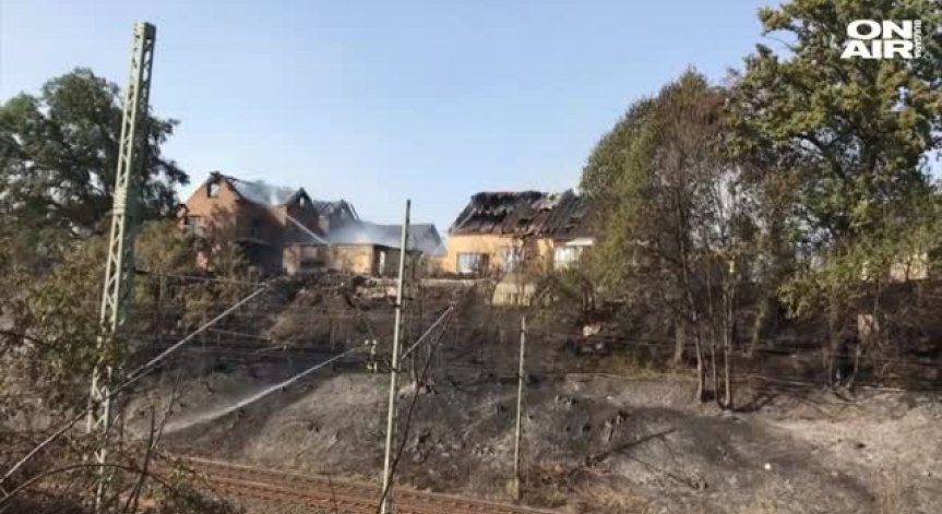Огромен пожар изпепели близо 10 жилищни сгради в Германия