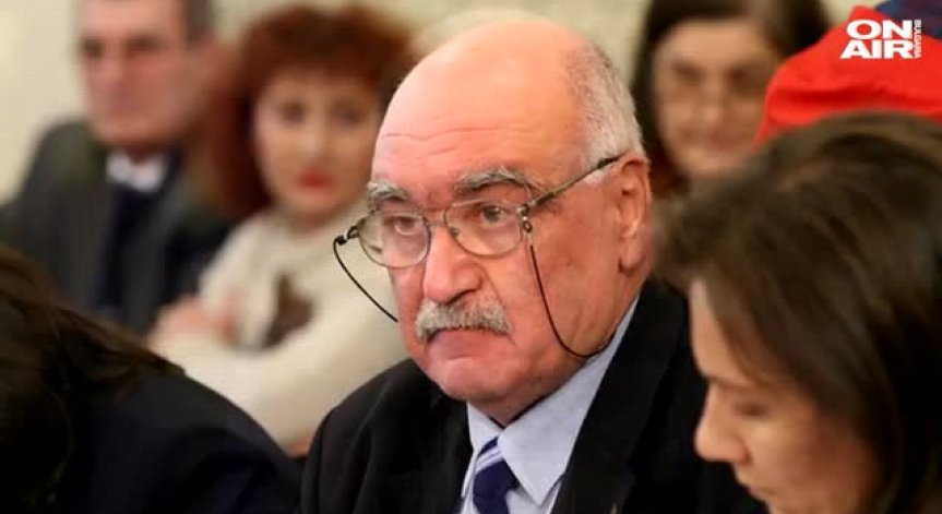 Депутатите освободиха шефа на НЗОК проф. Камен Плочев предсрочно