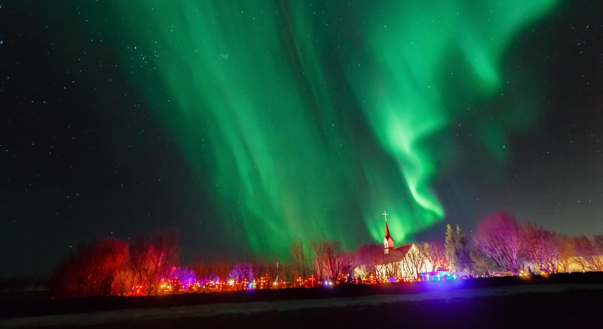Северното сияние се съвпадна с Хелоуин, видимо е от много места на Земята