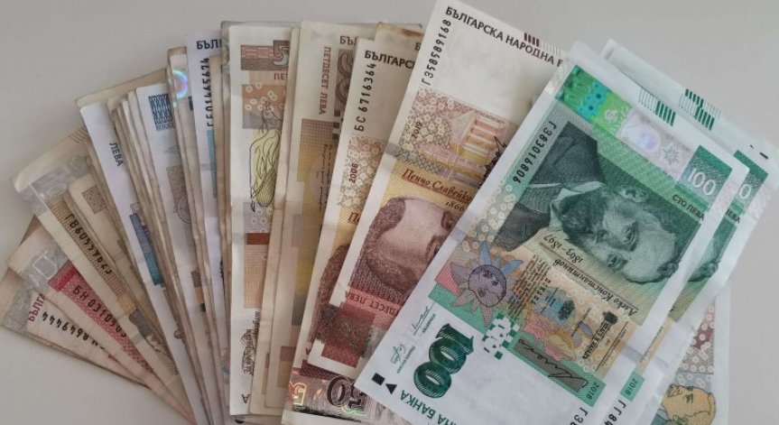 Парична гаранция за полицай, присвоил крупна сума, иззета като веществено доказателство