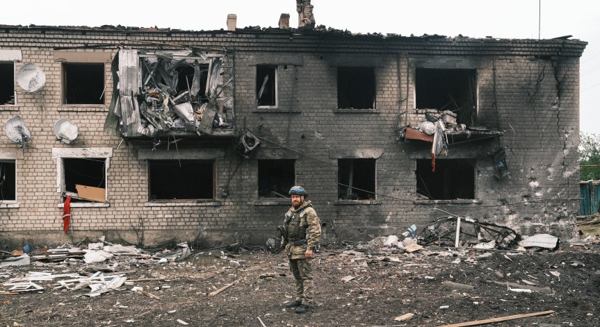 Военновъздушните сили са атакували с управляеми бомби центъра на украинския град Харков.
