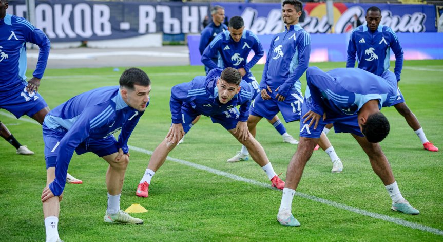 Двубоят е от 19:30 часа.