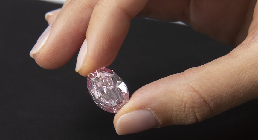 Уникален 101-каратов диамант за $15 млн. може да бъде платен с криптовалута
