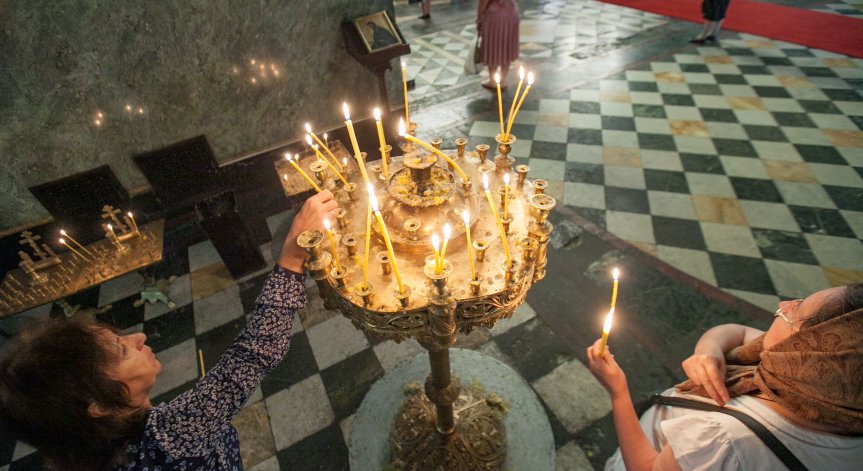 Църквата почита Св. Петка Българска, закрилница на дома и семейството