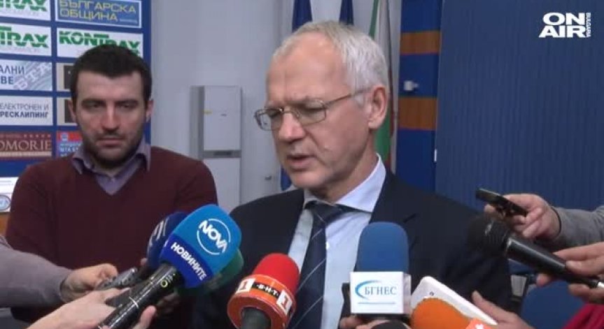 Бизнесът: Работодател и работник да делят поравно разходите за здравни осигуровки 