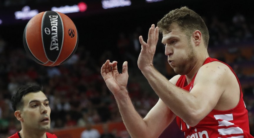 Везенков бе част от стартовата петица.