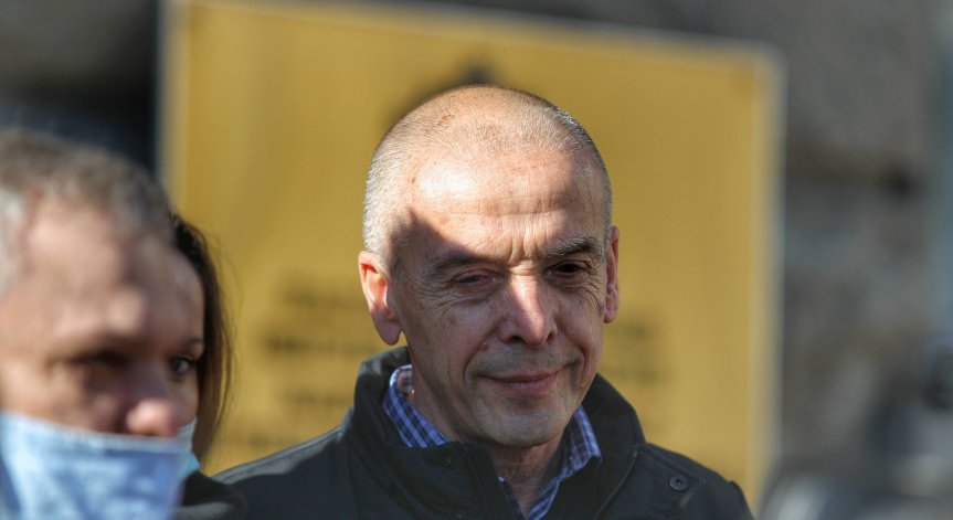 БЛС сезира етичната комисия заради твърдения за ваксините на доц. Мангъров