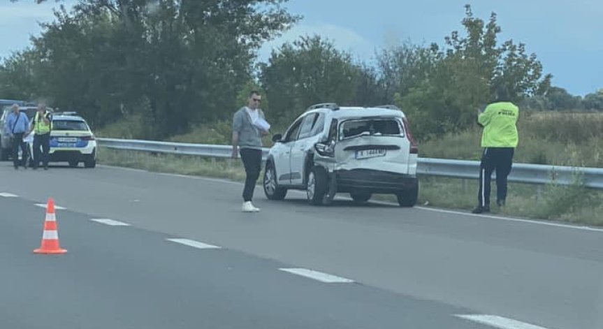 Три коли се удариха на АМ Тракия.