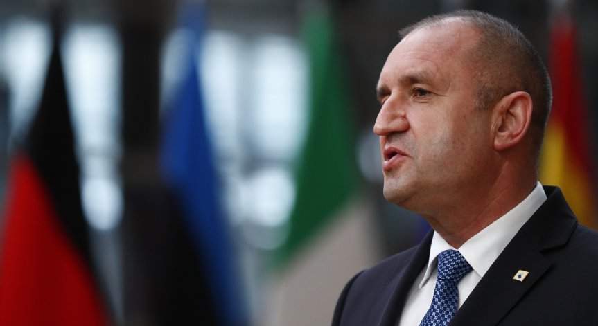 Радев: Планът за възстановяване да се ревизира, строи се магистрала на 