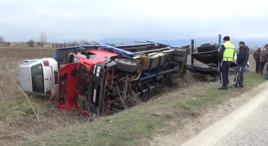 Автовоз се преобърна на изхода за Пловдив 