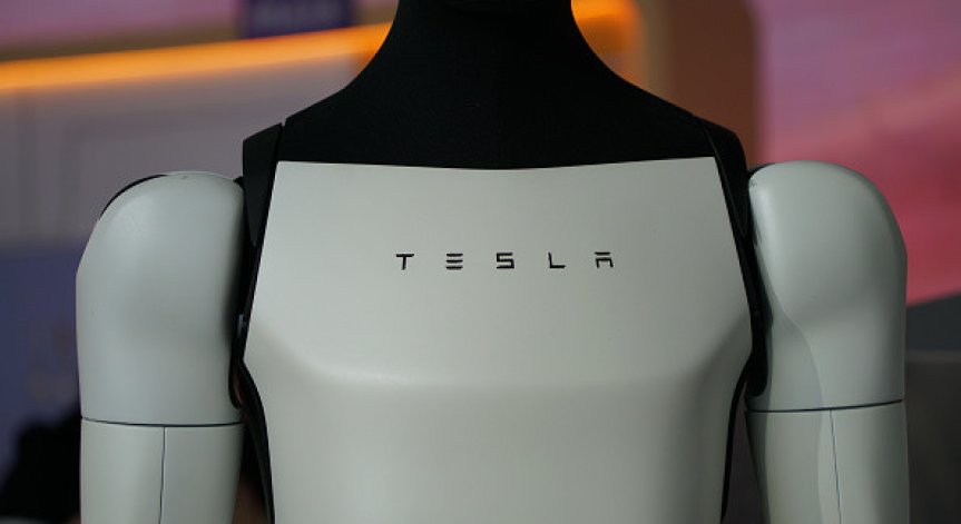 Tesla подготвя армия от роботи: Optimus скача до 1000 броя седмично