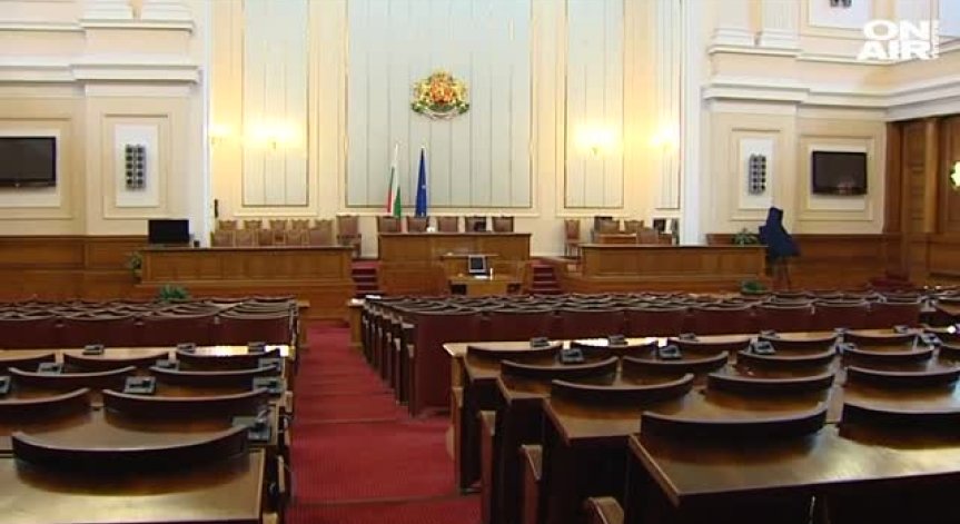 Техните имена изпъкват сред останалите 240 парламентаристи