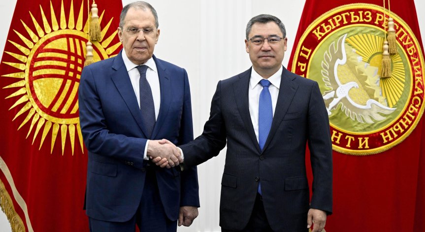 Лавров разговаря с лидерите на Киргизстан.