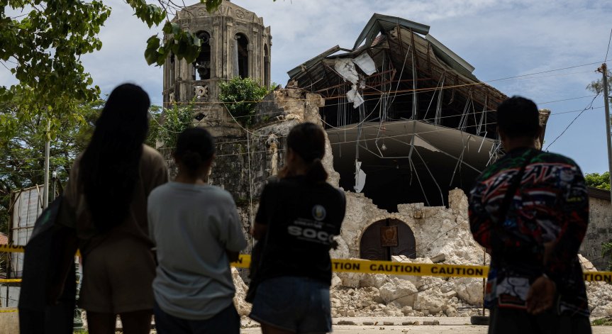 Паника и хаос след трус от 7,4 във Филипините - надвисна заплаха от цунами