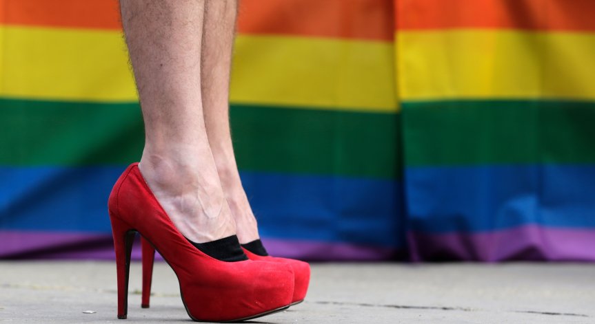 Франция забрани лечението на гейове и транссексуални, нарушителите - в затвора