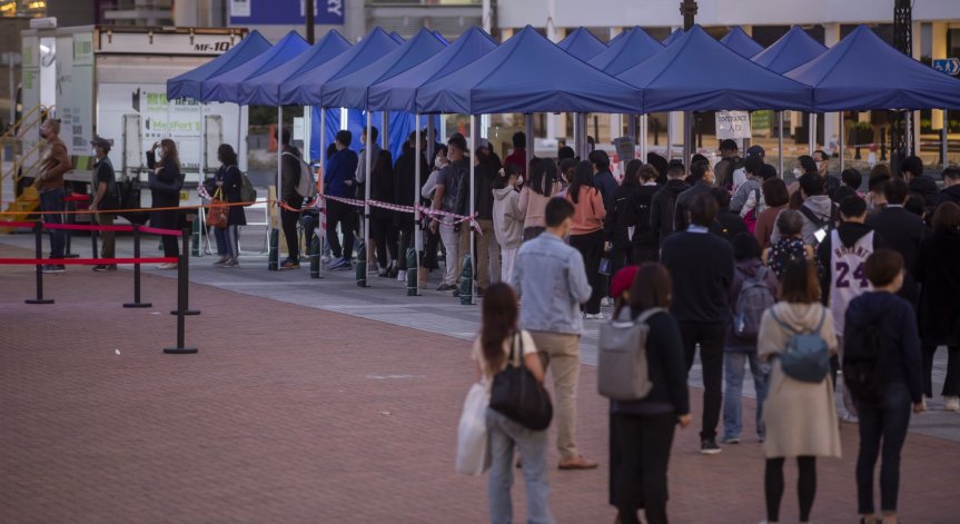 Тестват всички жители за коронавирус в китайския град Тянцзин