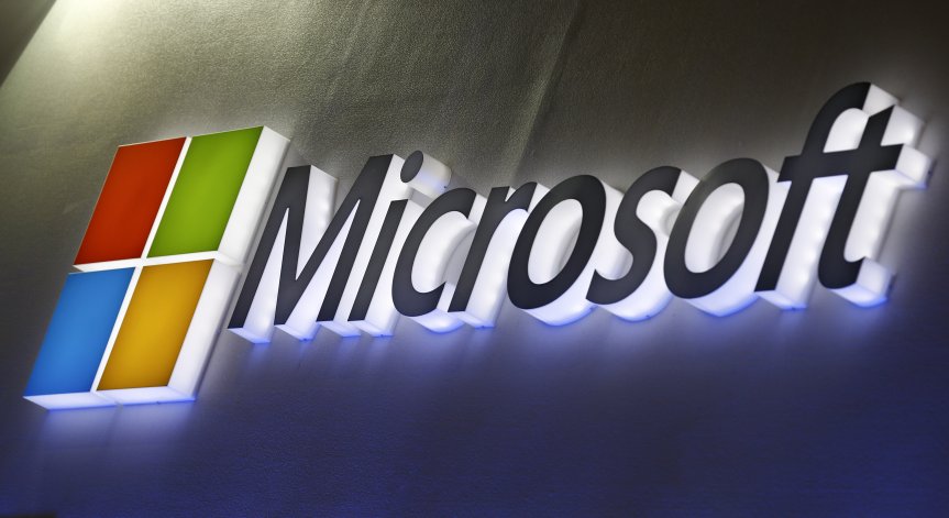 Microsoft заменя журналистите с роботи