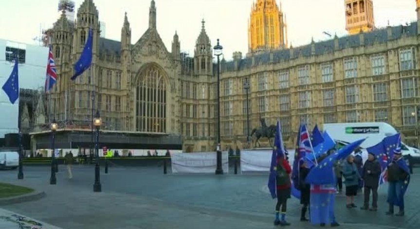 Мей пое пореден удар: Лидерът на Камарата на общините напусна поста си