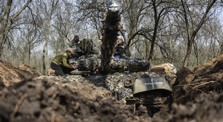 Украйна отрича 80% от Бахмут да е под контрола на руснаците: 3D войната продължава