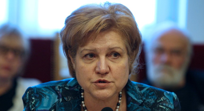 9% ДДС за виното, бирата, спорта и туроператорите, Менда Стоянова не гласува