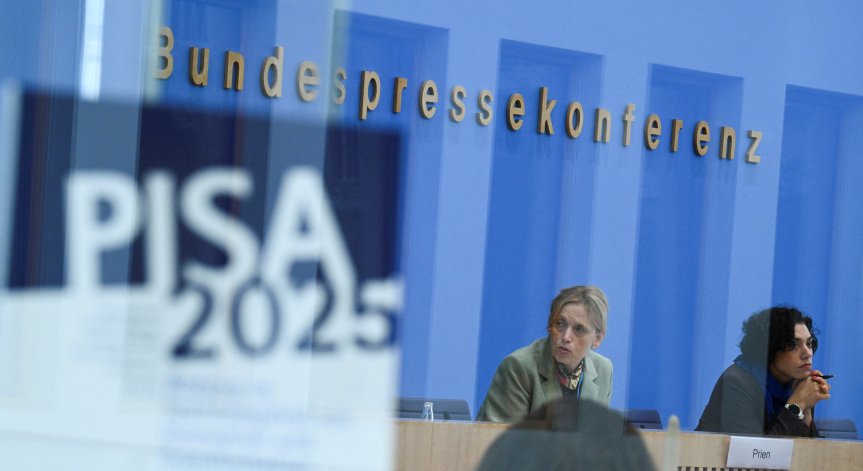 PISA 2025 отчита сериозен спад на основните умения сред учениците в ЕС