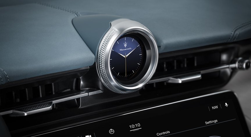 Самата мултимедийна система е последното поколение на Maserati Intelligent Assistant (MIA).