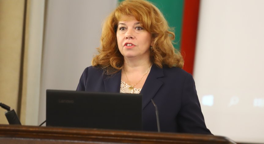 Йотова: Подпалването на Културния център в Битоля е част от антибългарската кампания