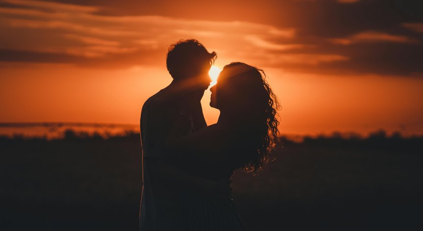 Любовен хороскоп за май за всички зодии