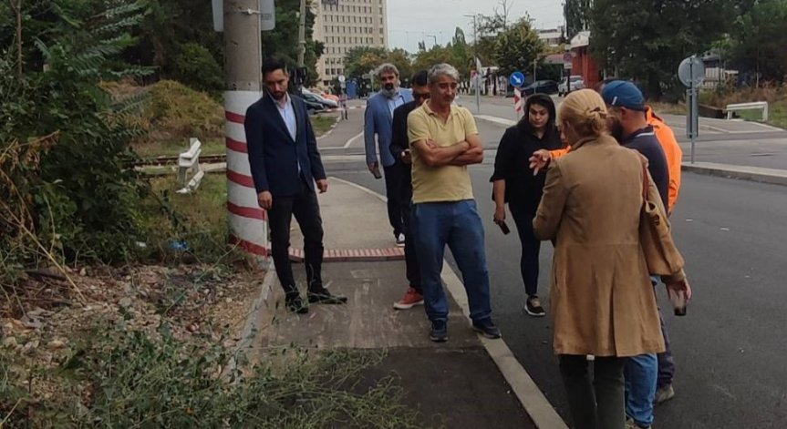 Необходимо е да бъдат преместени някои стълбове на знаци.