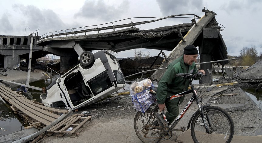Великобритания проверява твърдения за химическа атака в Украйна: Трима души са засегнати
