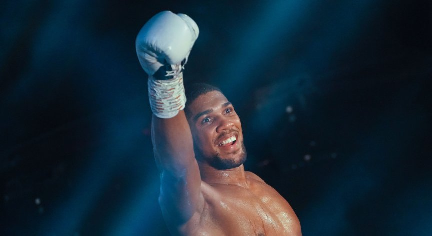 Антъни Джошуа има нов треньор, излиза на ринга на 1 април в Лондон