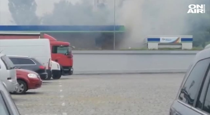 Автомобил се запали на бензиностанция в София