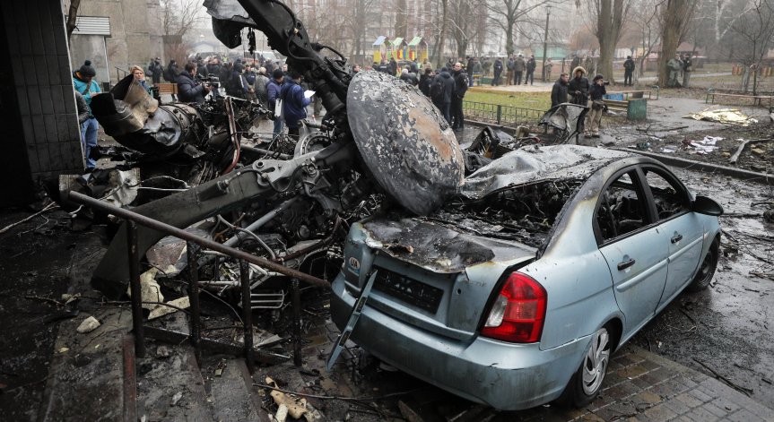 Прекратиха спасителната операция след падането на хеликоптер в Бровари