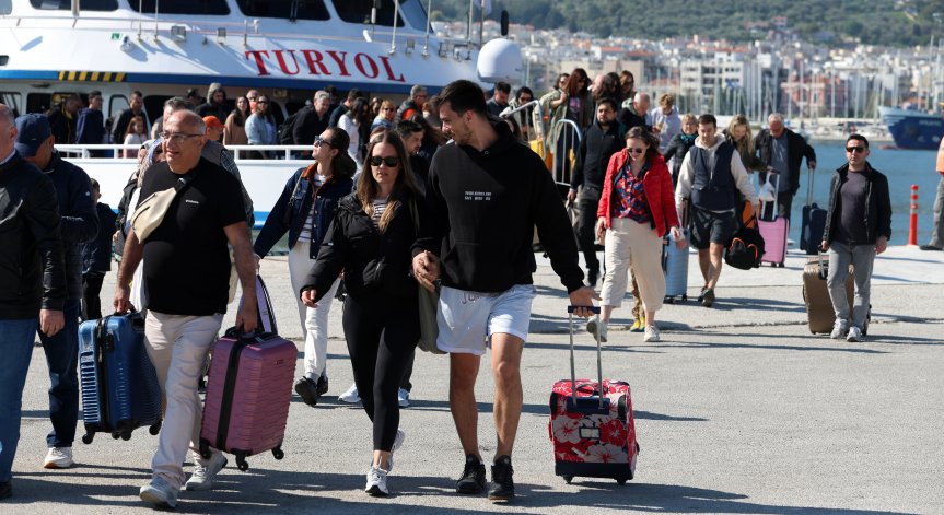 Убийствени цени за туристите в Атина: Гирос за 21 евро и мусака за 19 евро