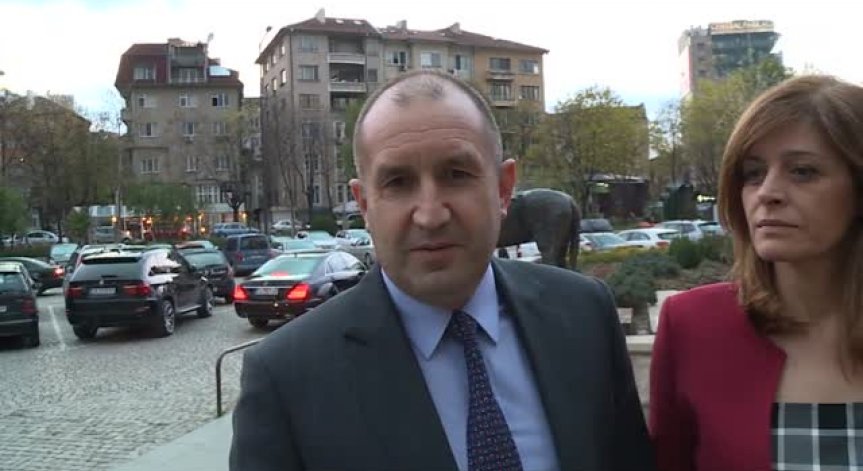 Президентът Радев отговори на обвиненията за уседналостта
