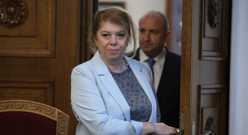 Йотова: Час по-скоро ни трябва редовно правителство, в ГЕРБ-СДС има колебания