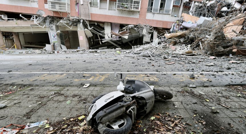 Силно земетресение в Тайван затрупа хора