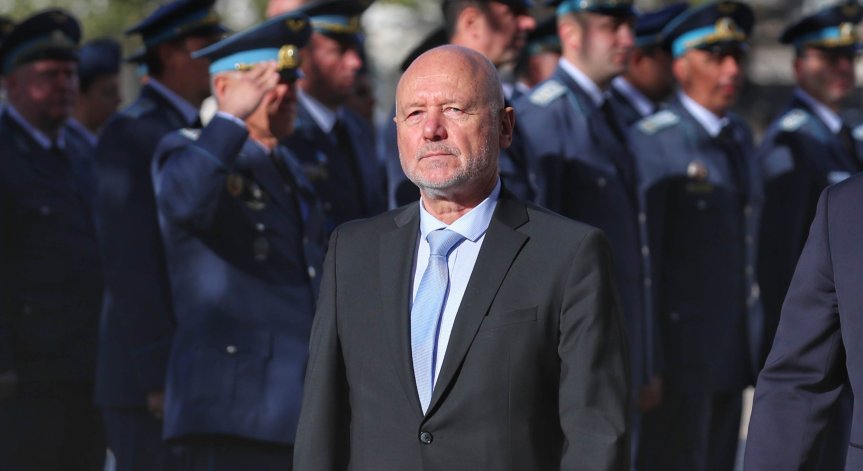 Тагарев: Няма да пращаме кораби в Червено море, Борисов е прав