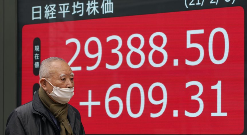 Япония започва ваксинация, но проблемите не са един и два