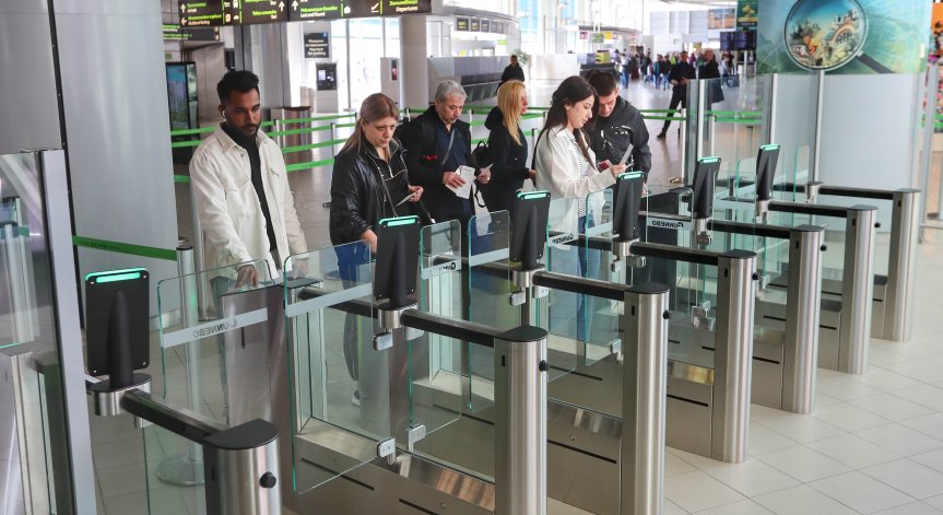 Българите засилиха пътуванията - 707 000 са били в чужбина през април