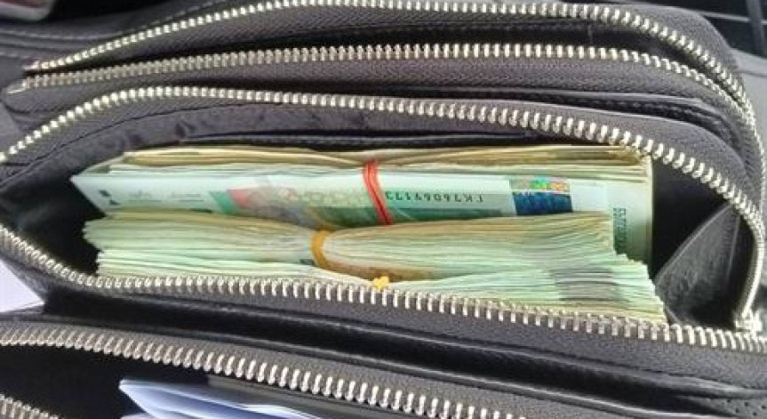 Изнудване чрез насилие: Полицията арестува мъж в момент на взимане на 6000 лв.