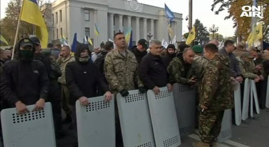 Хиляди излязоха на антиправителствен протест в Украйна