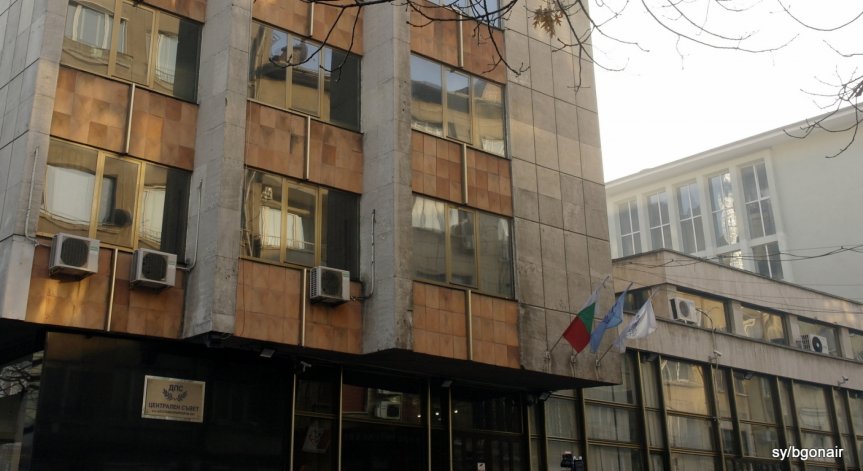 ДПС отлъчи Лютви Местан от управлението и от партията