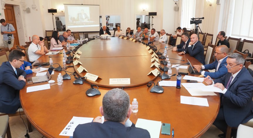 Кметът бе обвинен в корупционни практики.