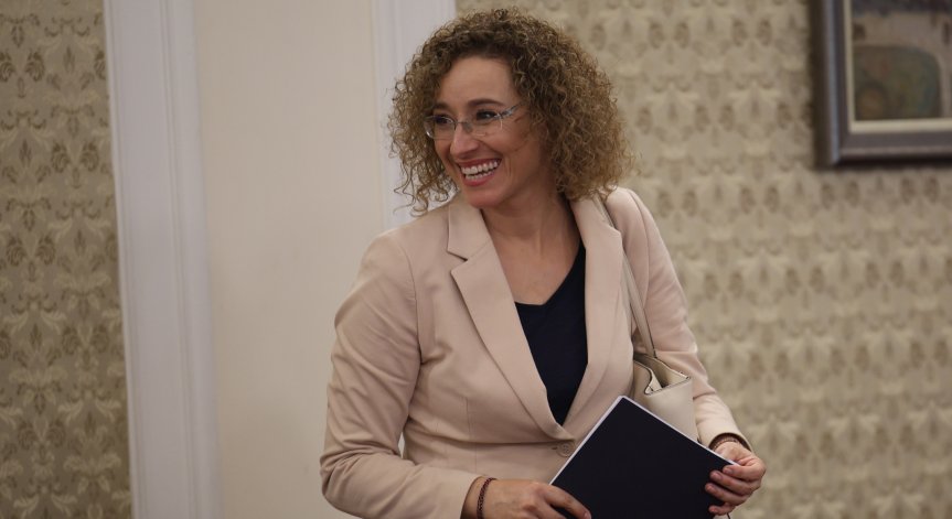 Министър Шалапатова: Инвестираме близо 1 млрд. лв. в повишаването на дигиталните умения на работната сила