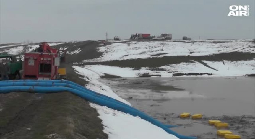 Евакуираха 8 души от Бързина заради преливане на язовира