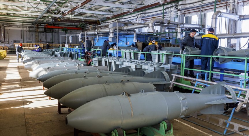 Руските заводи работят денонощно, за да произвеждат артилерийски снаряди