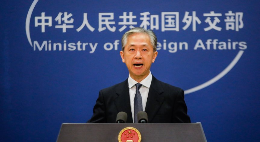 Чуждестранни делегации пристигат в Тайван, Пекин продължава с военните заплахи