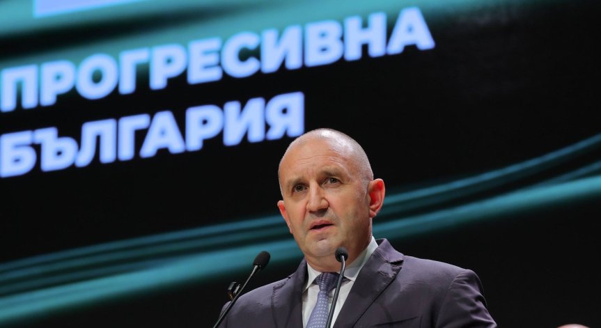 Радев: Въведоха еврото през главата на хората, без мерки и контрол